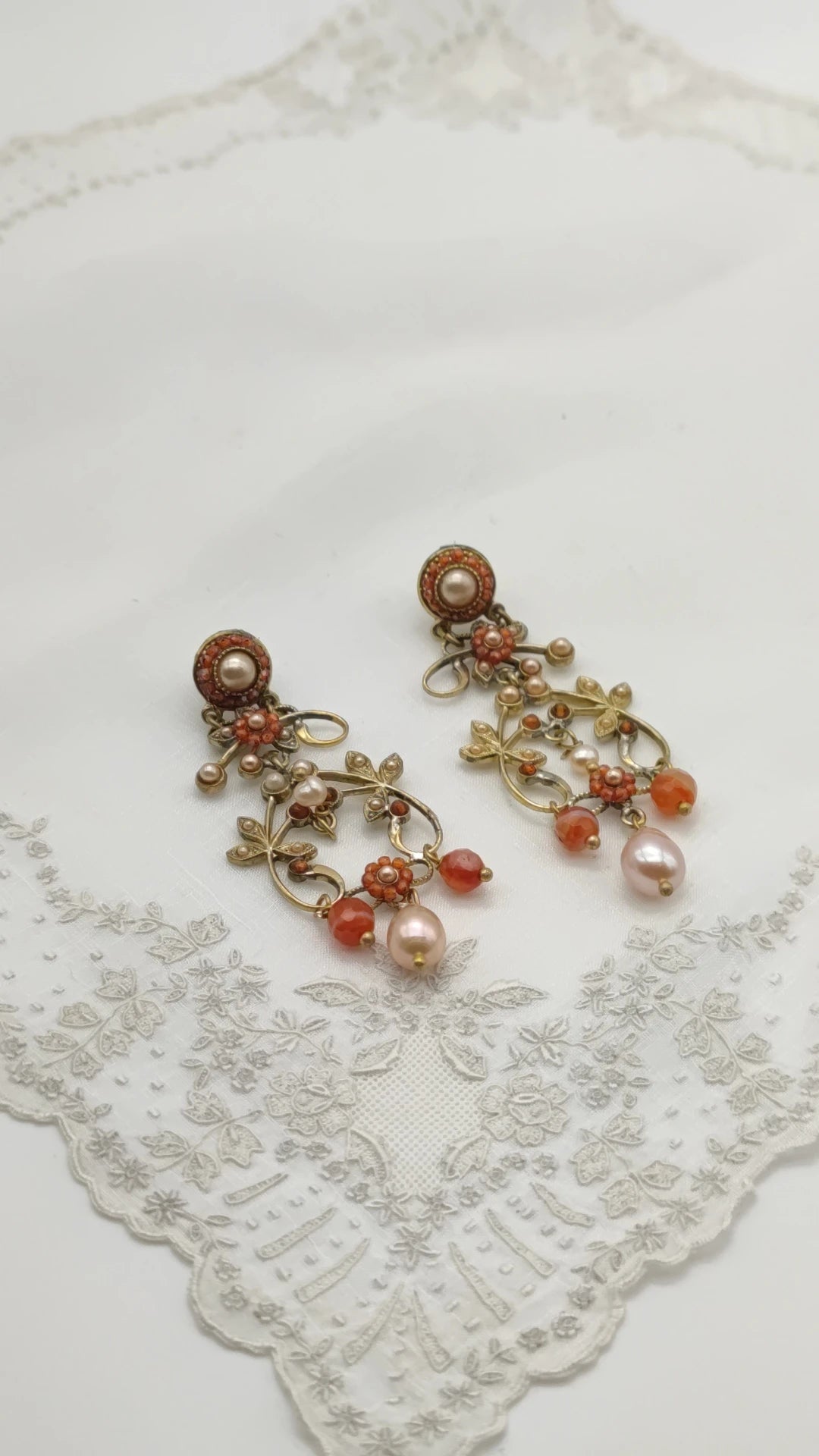 Boucles d'oreilles baroques cornaline  et perles
