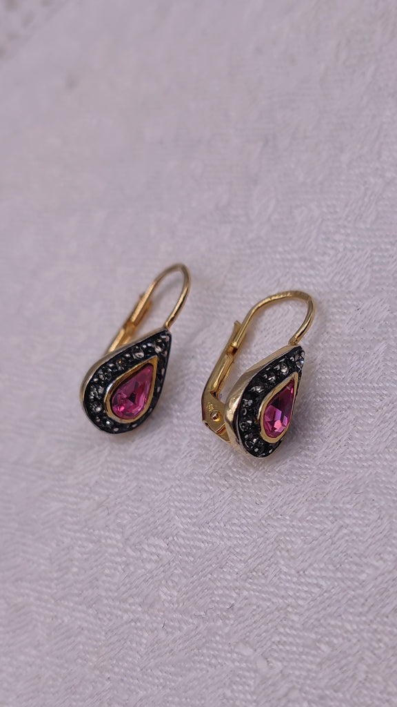 Boucles d'oreilles à clip en bois sculpté et or jaune 18