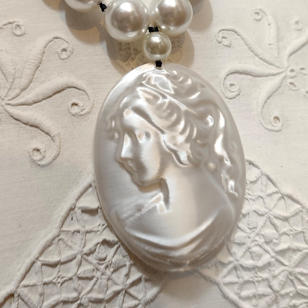 Collier Carmela Perle Bianche - Fantaisie | Camée et Résine