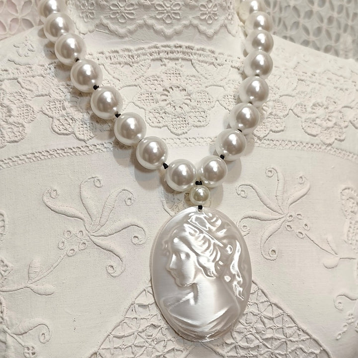 Collier Carmela Perle Bianche - Fantaisie | Camée et Résine