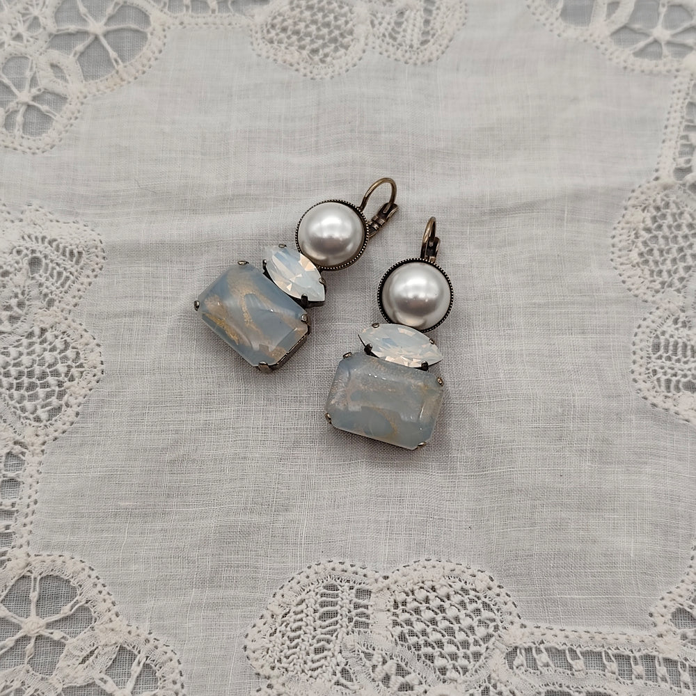 Boucles d'Oreilles Athéna - Fantaisie | Perle, blanc et gris - Au Bonheur Des Dames Toulouse