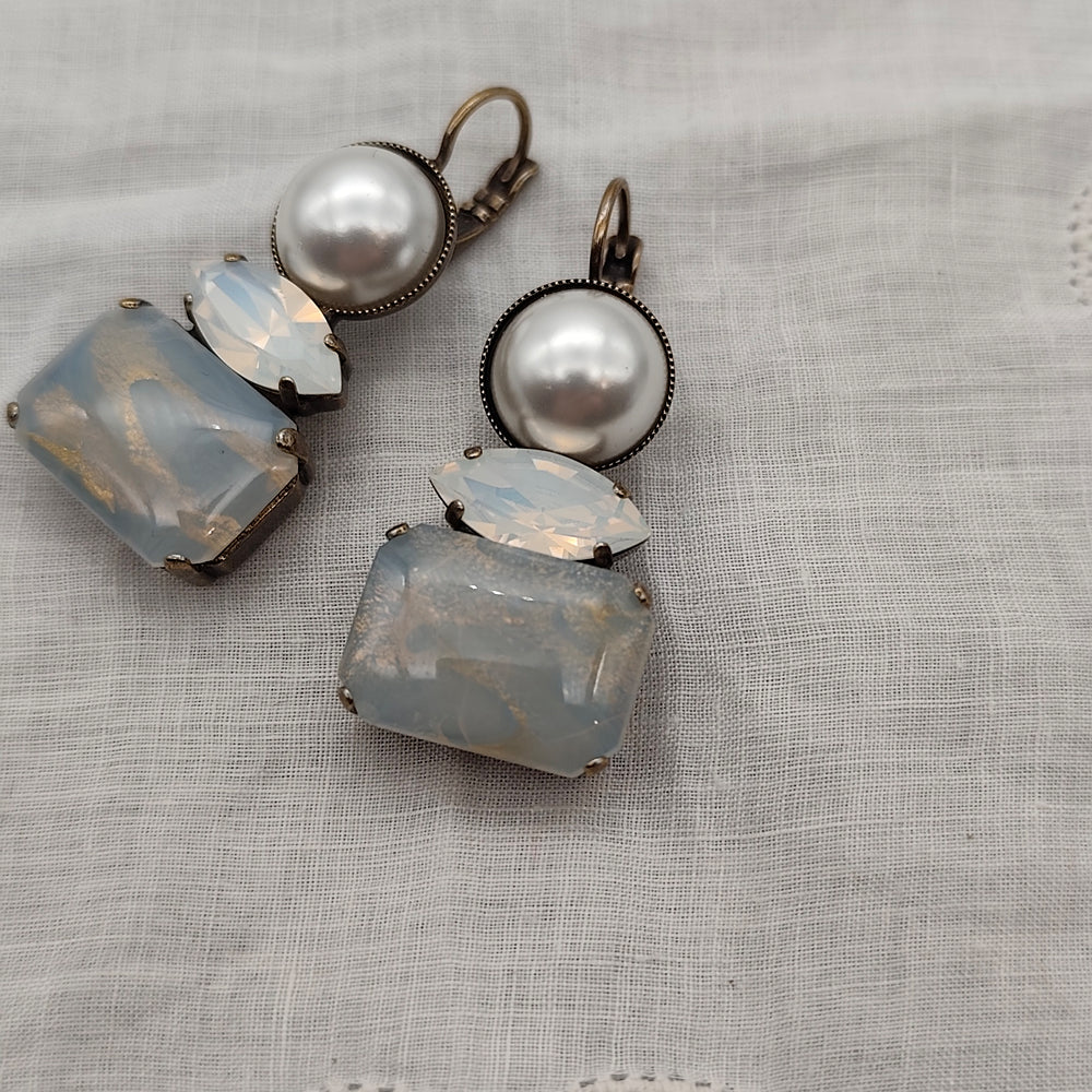 Boucles d'Oreilles Athéna - Fantaisie | Perle, blanc et gris - Au Bonheur Des Dames Toulouse